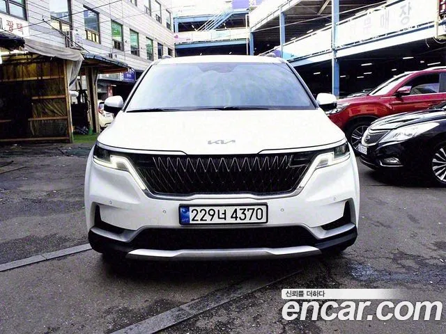 Kia Carnival 9-Seater Prestige